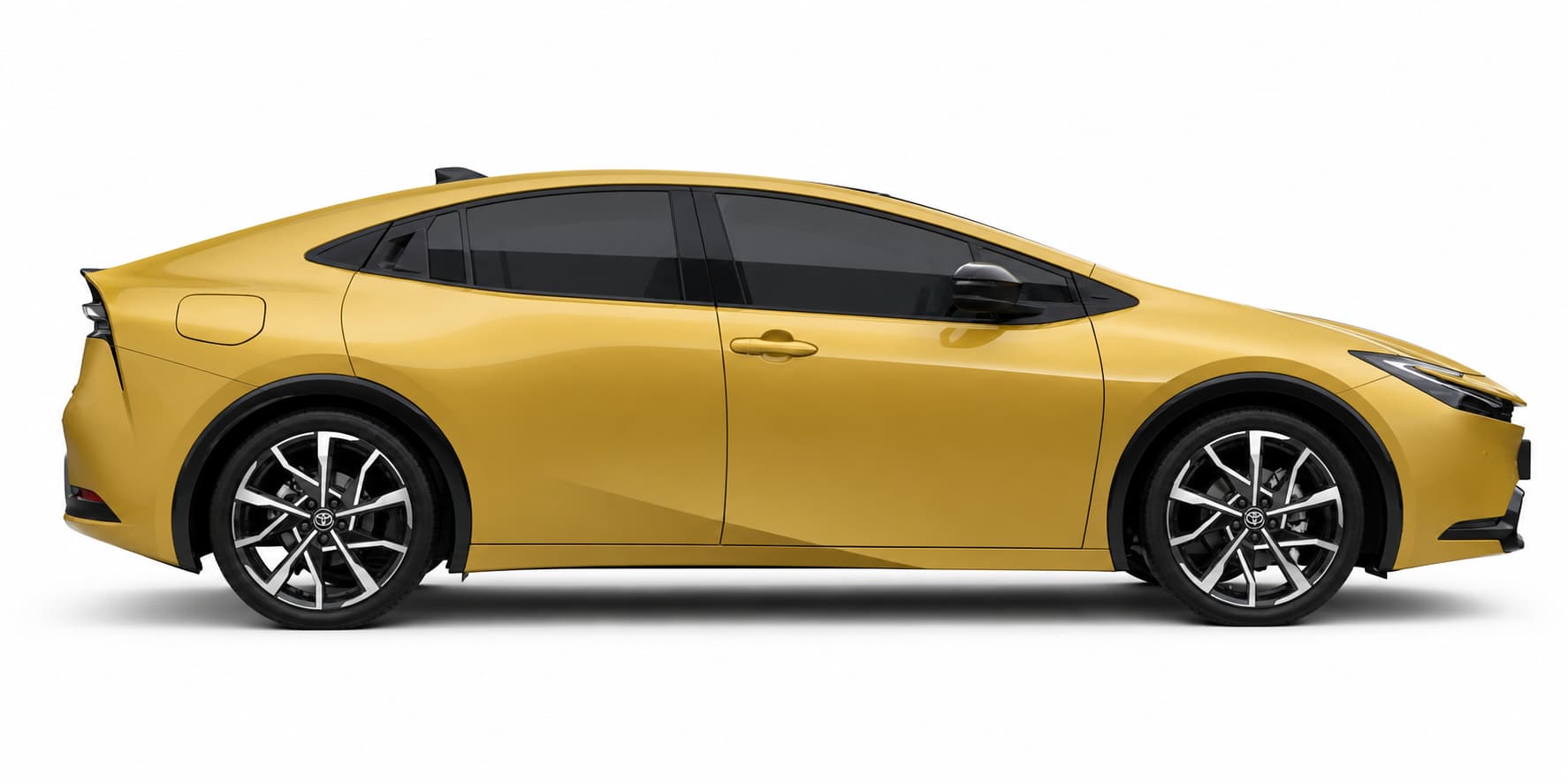 Vue de profil de la Toyota Prius 5 sur fond blanc, mettant en valeur sa ligne de caractère et son design fastback.