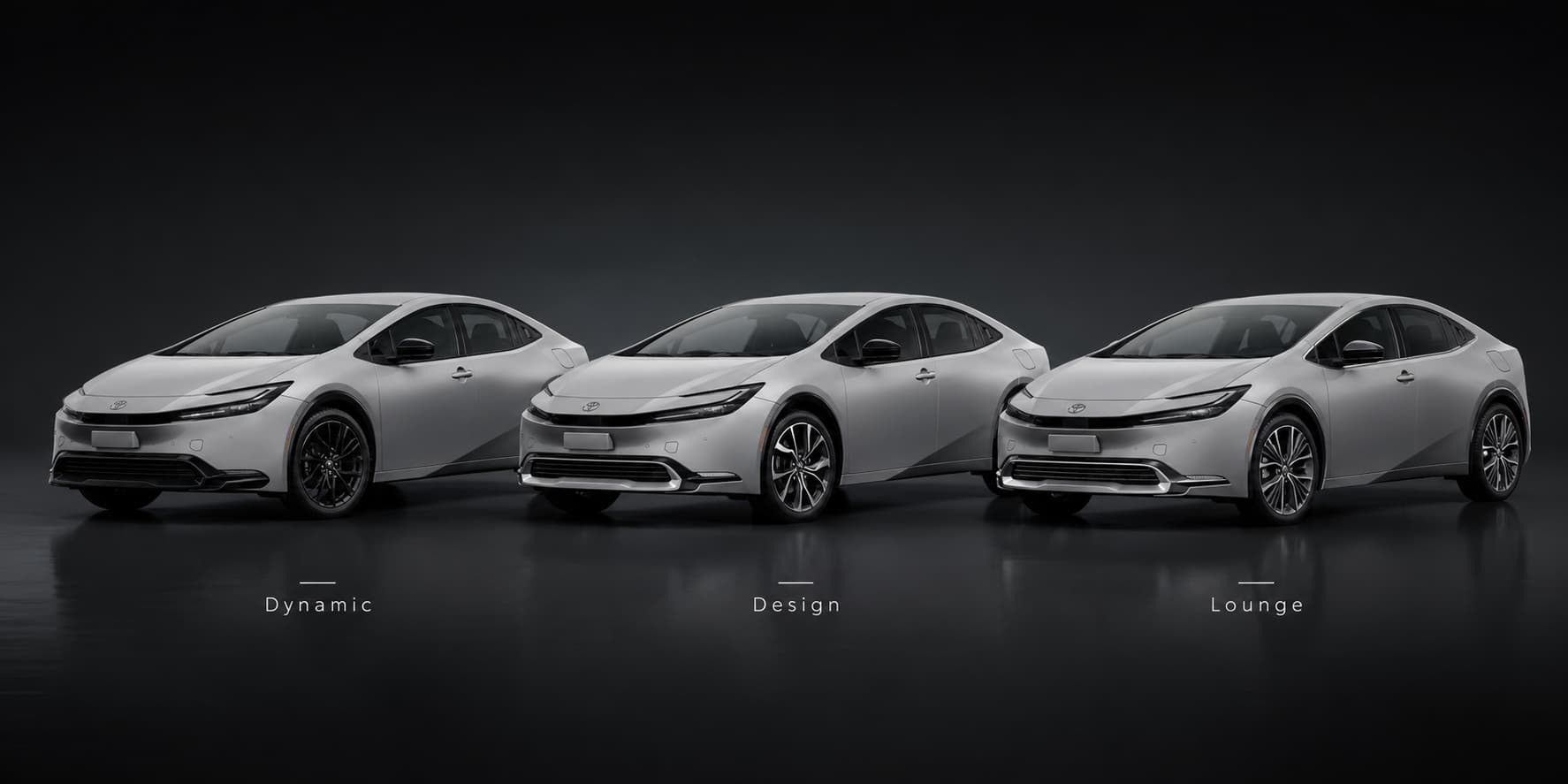Trois Toyota Prius 5 alignées présentant les finitions Dynamic, Design et Lounge, vues de trois quarts avant, avec des jantes et détails extérieurs distinctifs sur fond dégradé de gris à noir avec reflet au sol.